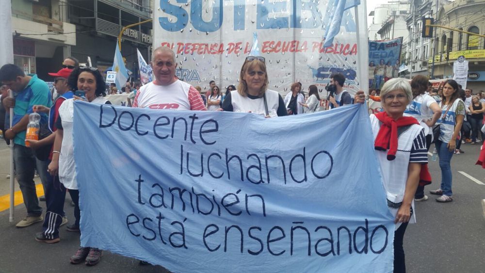 Paro Nacional: masiva marcha docente en Plaza de Mayo