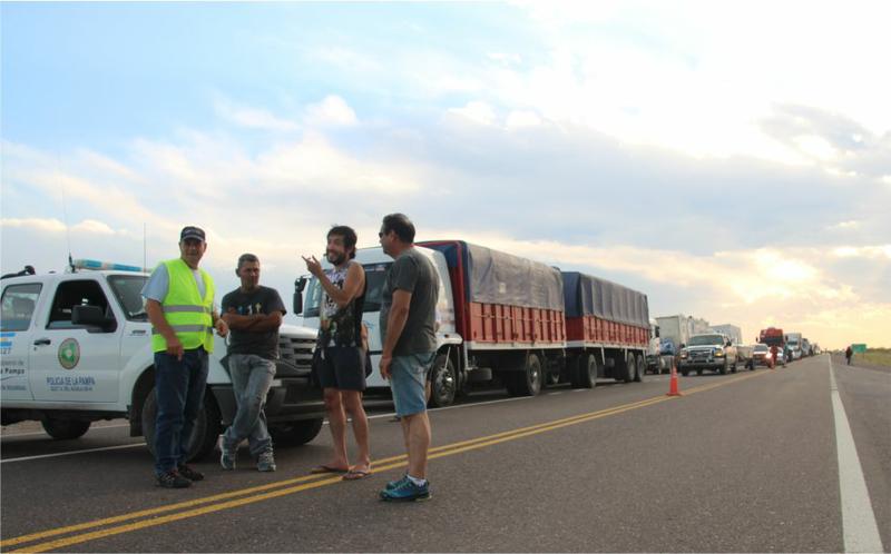 camineros Camioneros mostraron su indignación ante el corte