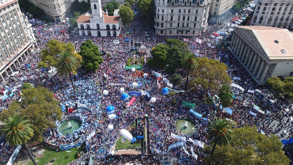Paro Nacional: masiva marcha docente en Plaza de Mayo