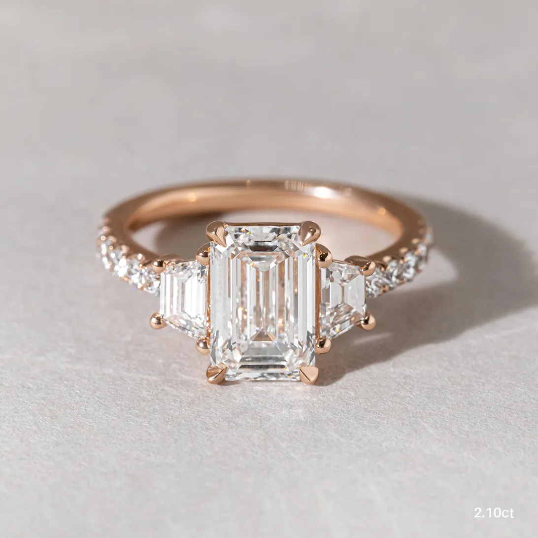 Emerald tril pave 2.07ct rose gold Vedette front