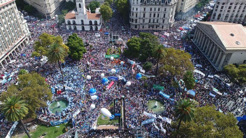 Paro Nacional: masiva marcha docente en Plaza de Mayo