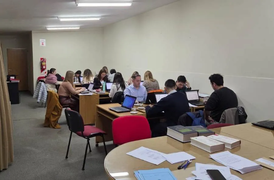 Copia de Copia de Copia de Copia de Copia de Copia de Green and Yellow Modern Grocery Discount Catalog  Flyer (1080 x 1920 px) (1)